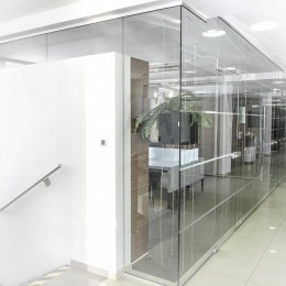 Sklenené steny v kancelárskych priestoroch | DoMo-GLASS