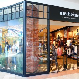 Presklené výklady obchodov