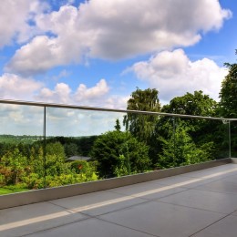 Sklenené zábradlie na terasu