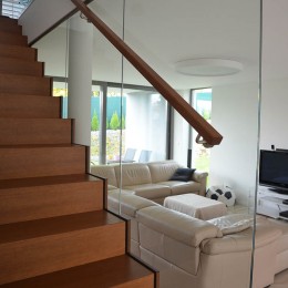 Sklenená priečka ako zábradlie