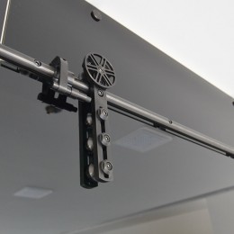 Čierne sklenené dvere na mieru s posuvným systémom MWE | DOMO GLASS